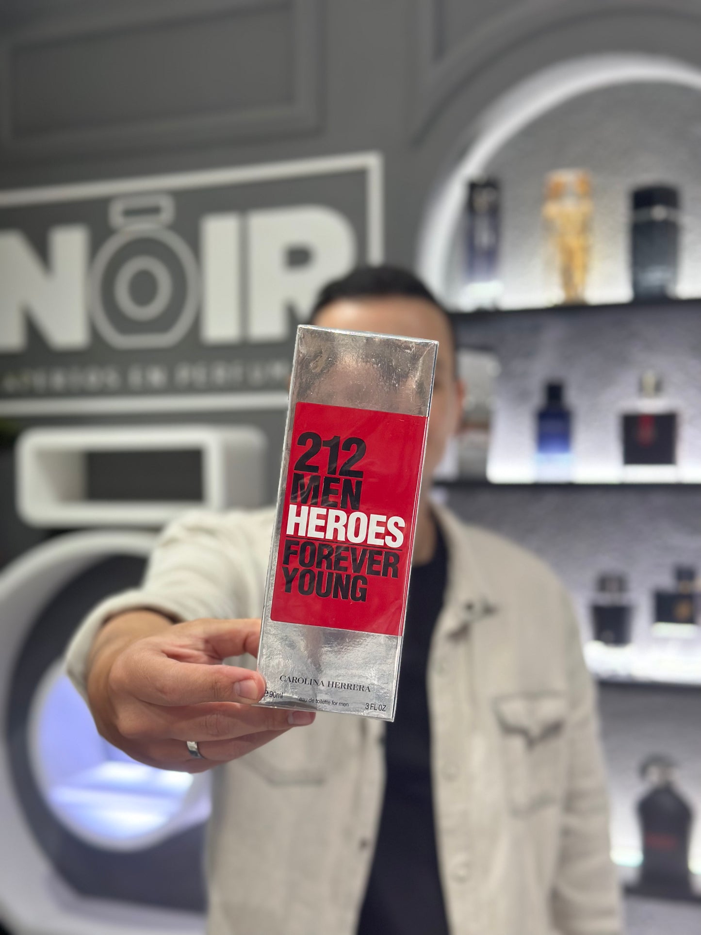 212 Heroes Forever Young Carolina Herrera 90ml EDT Hombre - Noir Perfumeria