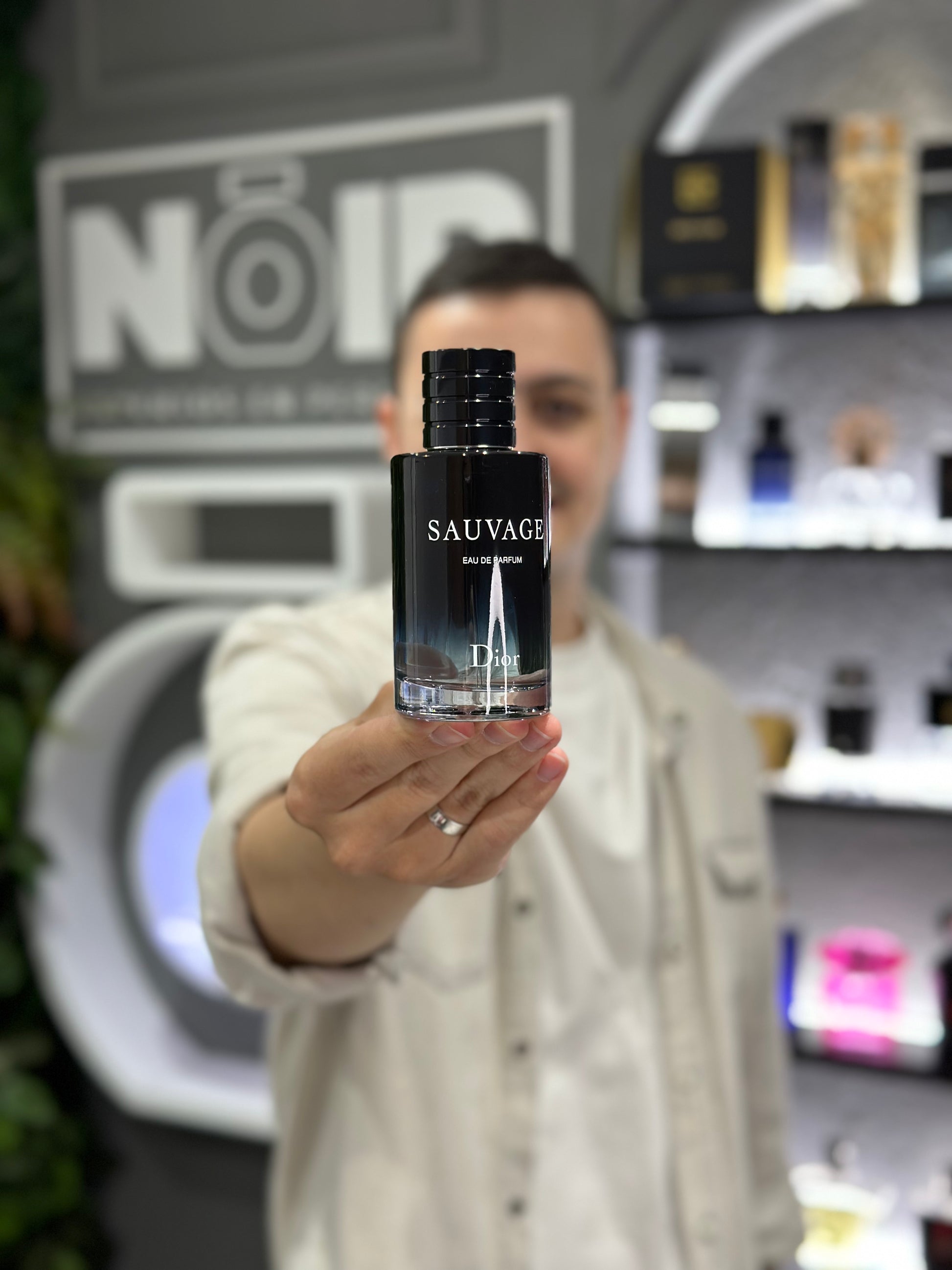 Sauvage Dior 100ml EDP Hombre – Noir Perfumeria - Main Image